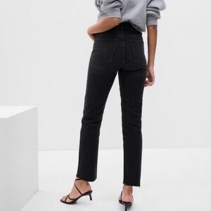 GAP Women's Black straight leg Jeans
